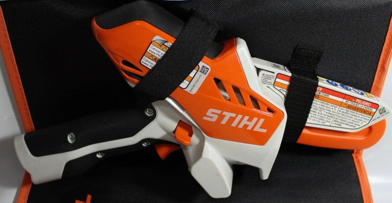STIHL GTA 26 PRUNER CHAINSAW W/CARRYING CASE BATTERY AND CHARGER.