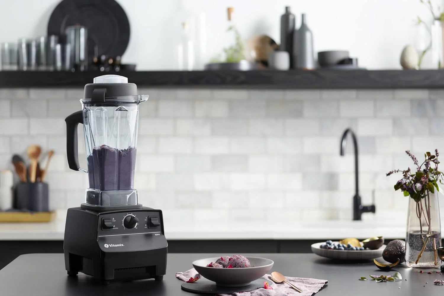 Vitamix 5200 Blender, Professional-Grade, 64 oz Container, Self-Cleaning, Black